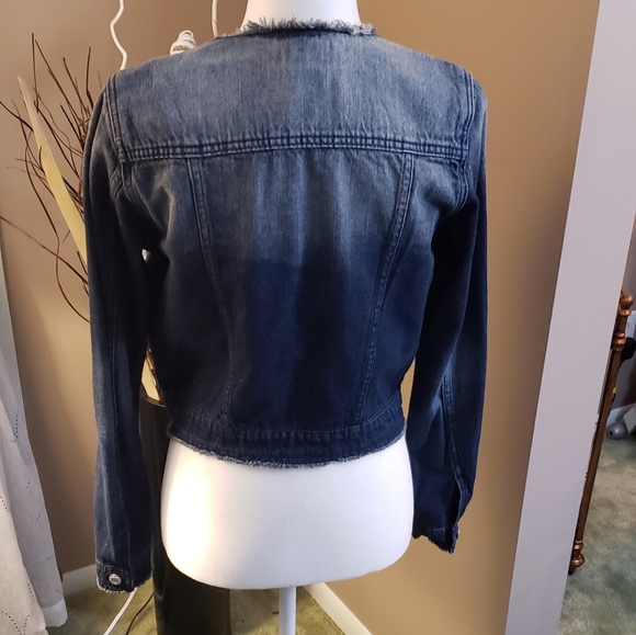 Distressed Colarless Denim Jacket - Picture 6 of 8
